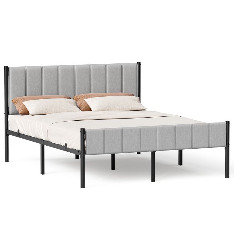 Manželská postel s čalouněným čelem